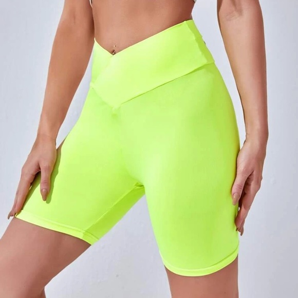 High-waisted Bike Shorts - Picture 1 of 7